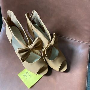Women’s Tan Bow Peep-Toe Heels with Back Zip